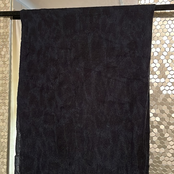 H & M scarf. - Picture 2 of 5